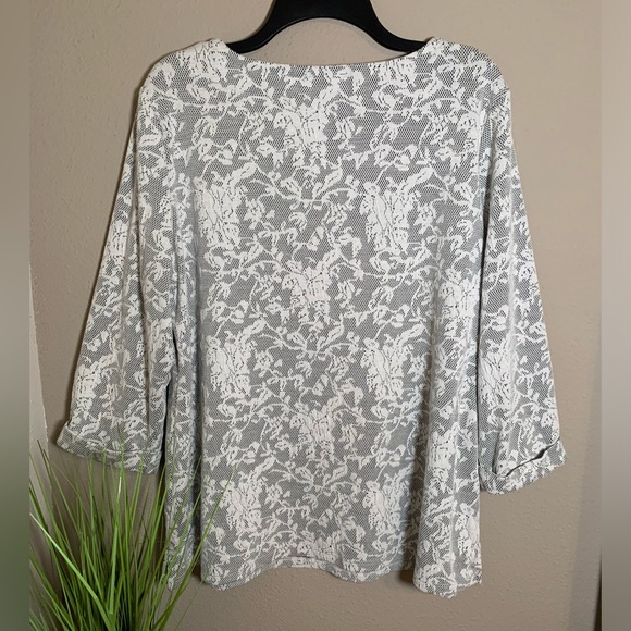 Croft & Barrow 3/4 sleeve with a cuff. Size L. - Picture 2 of 11